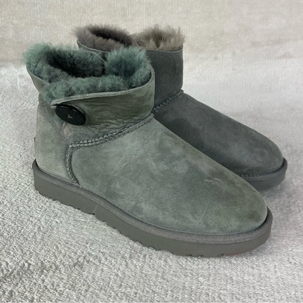 UGG Classic Mini II Boots Womens Size 7‎ Gray Suede Shearling *MISMATCH*